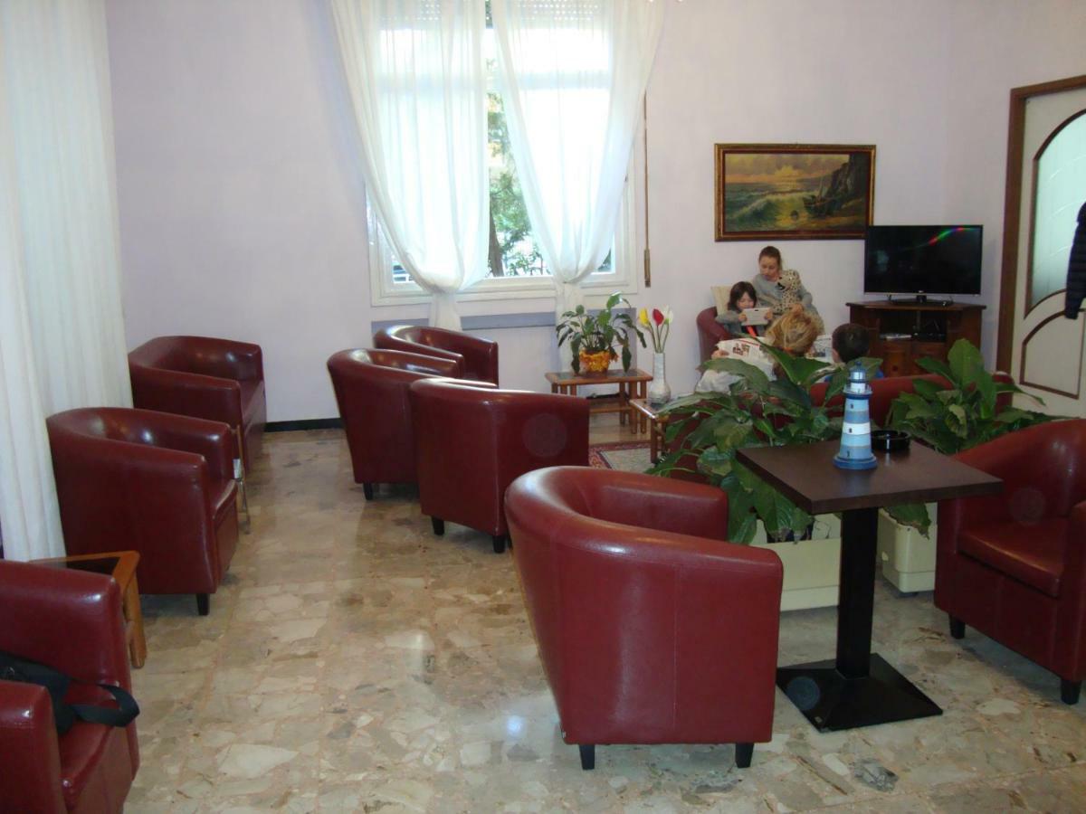 Hotel Olimpia อาลัสซิโอ ภายนอก รูปภาพ
