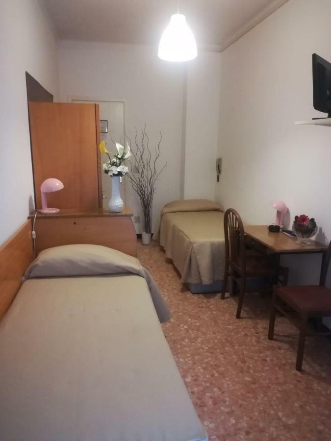 Hotel Olimpia อาลัสซิโอ ภายนอก รูปภาพ